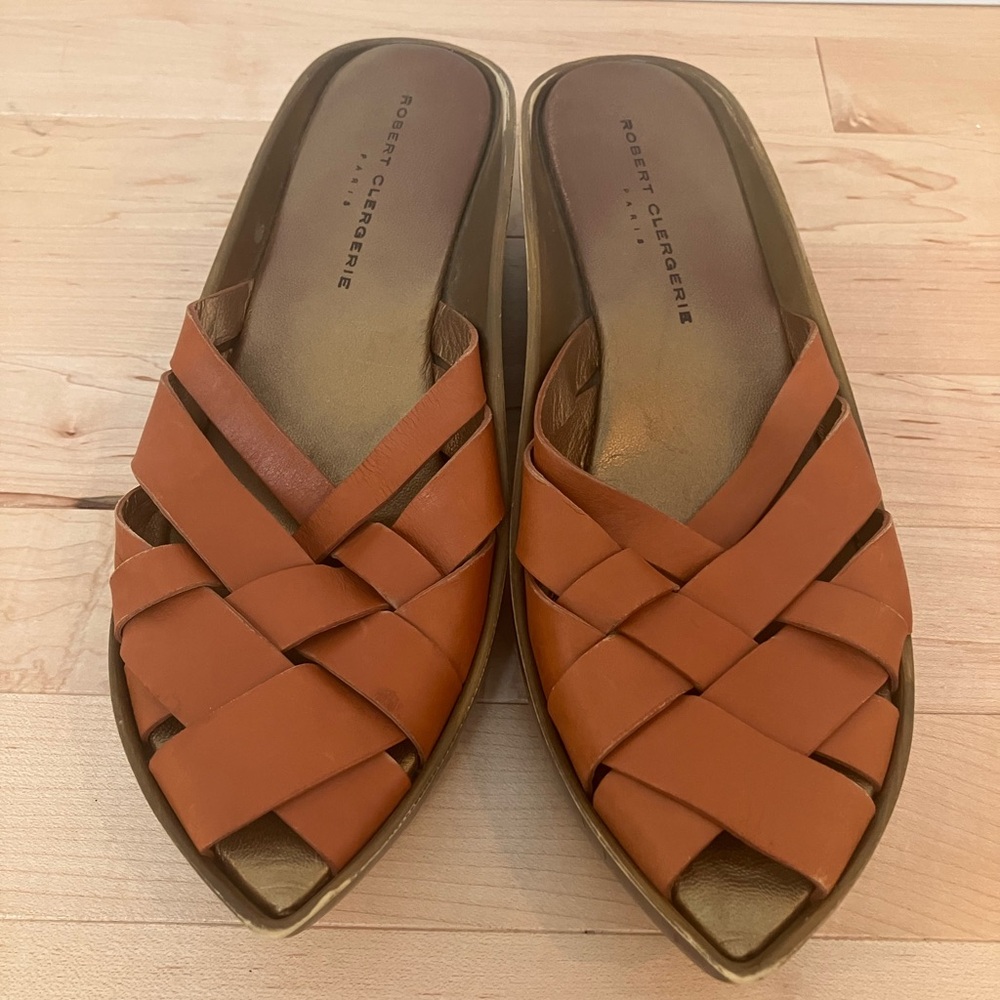 Robert Clergerie brown woven leather platform peep toe sandals. Classic. Size 10